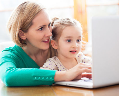 mother and daughter doing online speech therapy
