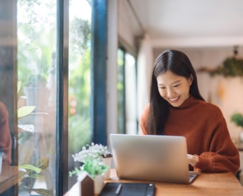 a lady getting accent reduction tips online