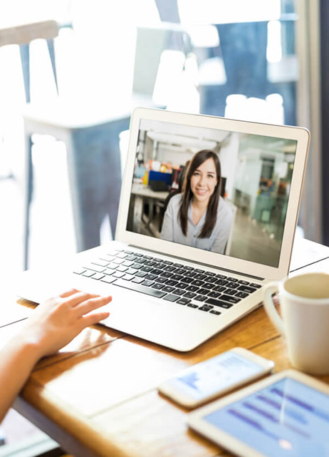 person talking to online speech specialist on laptop representing Great Speech experts in online speech therapy