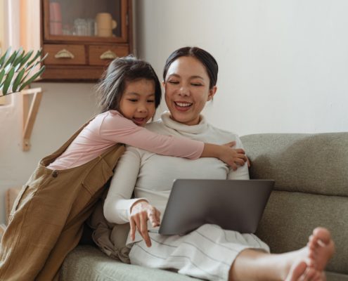 toddler taking online speech therapy classes