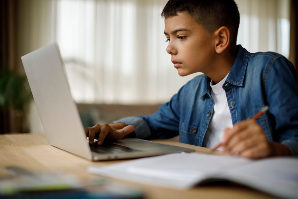 a child improving his reading online