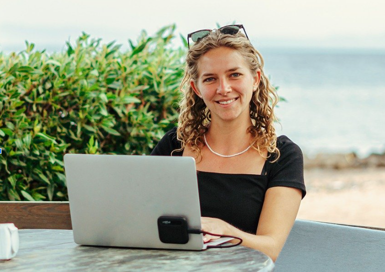 woman at laptop doing online speech therapy for repetition